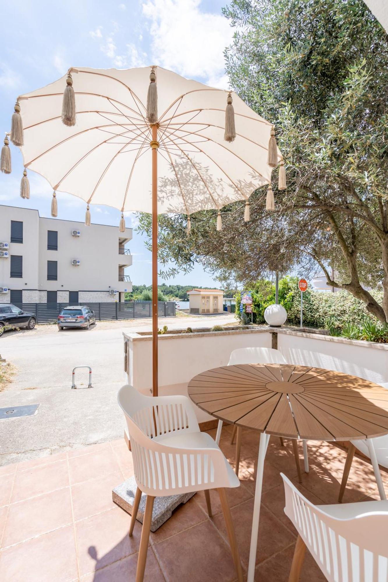 App Akumal-25M Zum Meer, Privatparkplatz, 50 Zoll Smart Tv, Sat Medulin Exterior foto