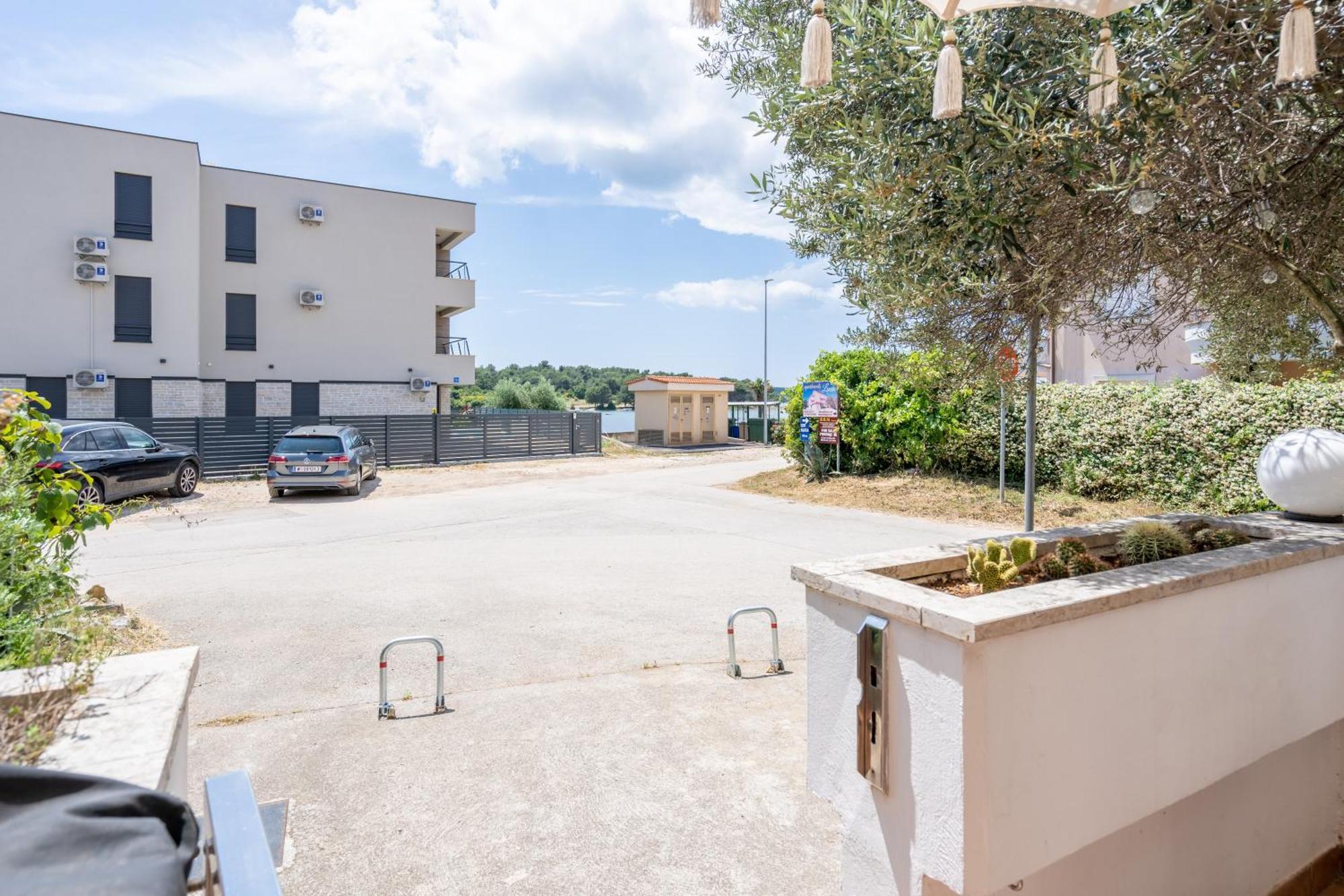 App Akumal-25M Zum Meer, Privatparkplatz, 50 Zoll Smart Tv, Sat Medulin Exterior foto